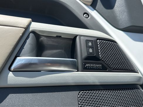 Used 2022 Land Rover Defender 110 X-Dynamic HSE image 33