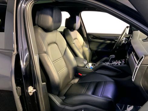 Used 2021 Porsche Cayenne S image 18