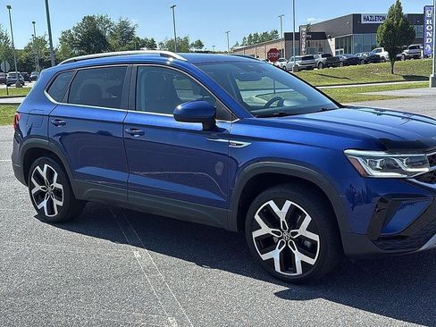 Used 2022 Volkswagen Taos SEL AWD/4WD image 2