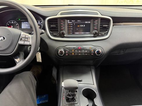 Used 2020 Kia Sorento LX AWD/4WD image 27