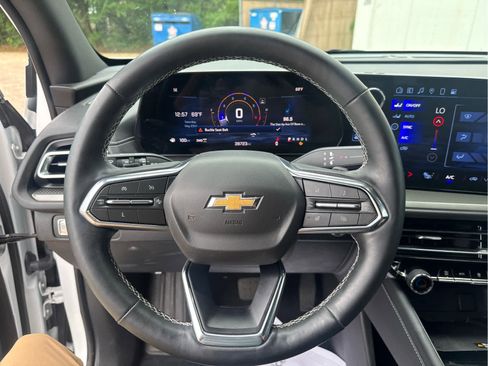 Used 2024 Chevrolet Traverse LT w/ Trailering Package AWD/4WD image 34