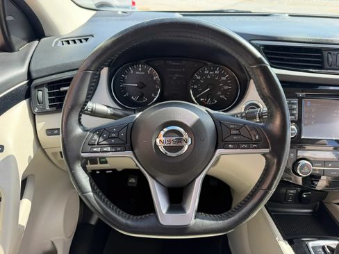 Used 2018 Nissan Rogue Sport SL w/ SL Premium Package FWD image 11