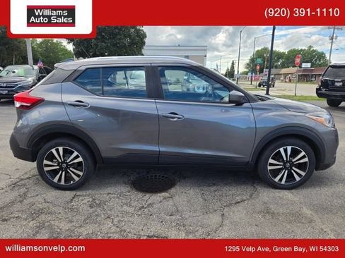 Used 2020 Nissan Kicks SV FWD image 2