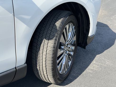 Used 2024 Toyota Venza Limited AWD/4WD image 11
