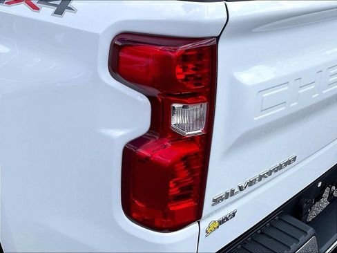 Used 2024 Chevrolet Silverado 1500 LT AWD/4WD image 34