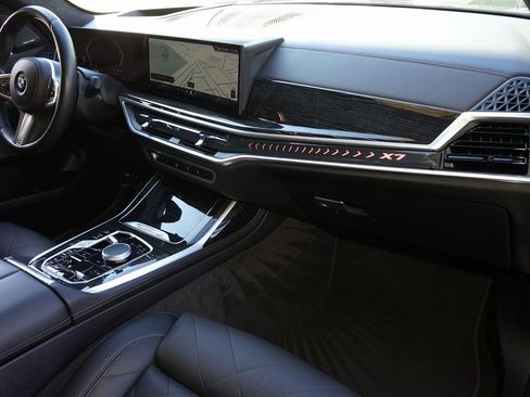 Used 2024 BMW X7 xDrive40i w/ M Sport Package image 11