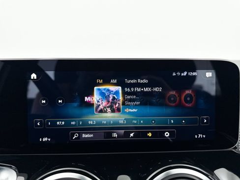 Used 2021 Mercedes-Benz GLB 250 image 21