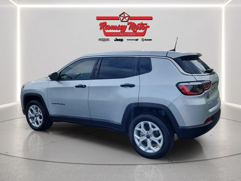 Used 2025 Jeep Compass Sport AWD/4WD image 3