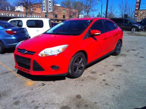 Used 2014 Ford Focus SE FWD image 2