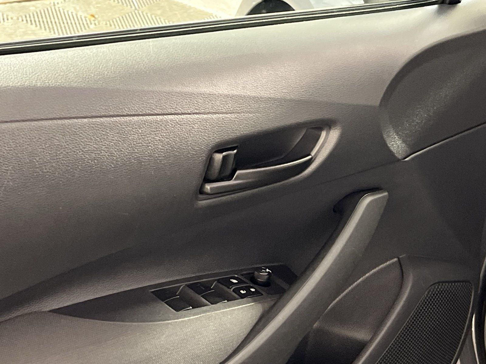 Used 2025 Toyota Corolla LE FWD image 15