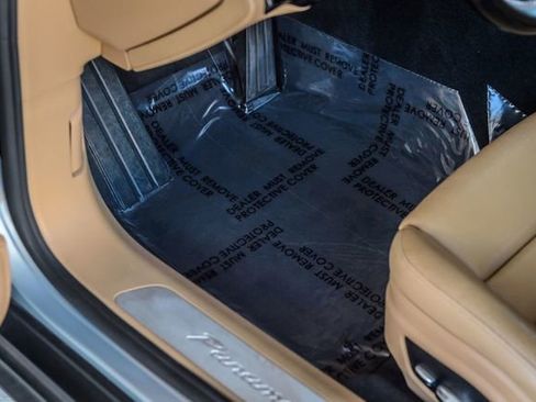 Used 2018 Porsche Panamera image 40