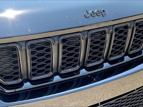 Used 2024 Jeep Grand Cherokee Altitude AWD/4WD image 30