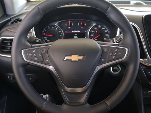 Used 2023 Chevrolet Equinox Premier FWD image 17