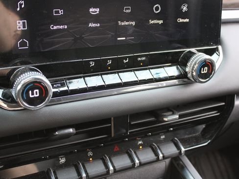 Used 2024 GMC Canyon Elevation w/ Convenience Package image 23