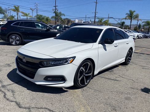 Used 2019 Honda Accord Sport image 2