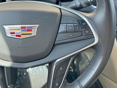 Used 2017 Cadillac XT5 FWD image 19