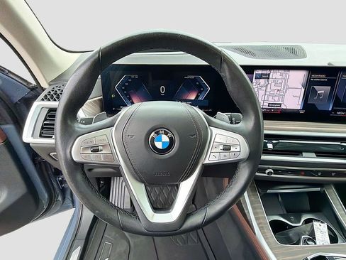 Used 2023 BMW X7 xDrive40i w/ Premium Package AWD/4WD image 11