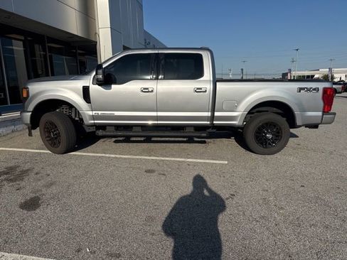 Used 2022 Ford F250 Lariat w/ Black Appearance Package image 2