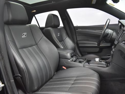 Used 2018 Chrysler 300 S w/ 300S Premium Group AWD/4WD image 32