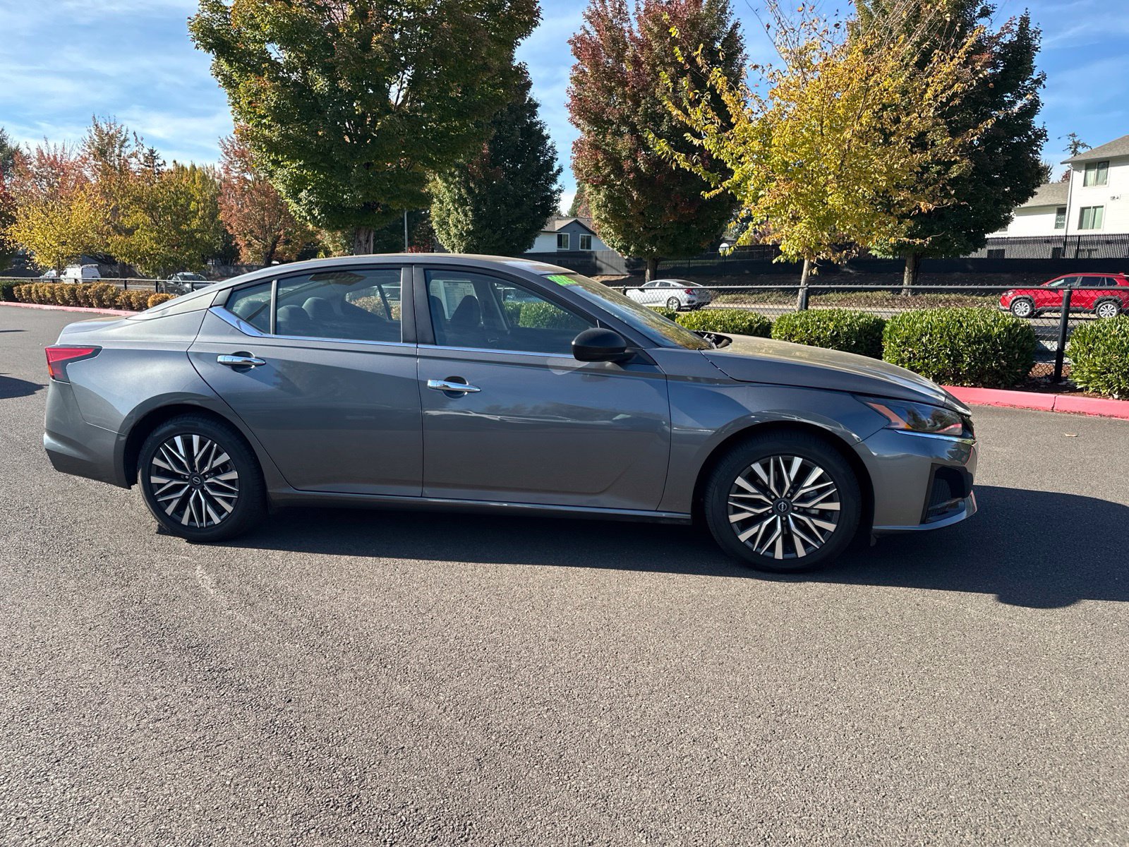 Used 2025 Nissan Altima 2.5 SV FWD image 4