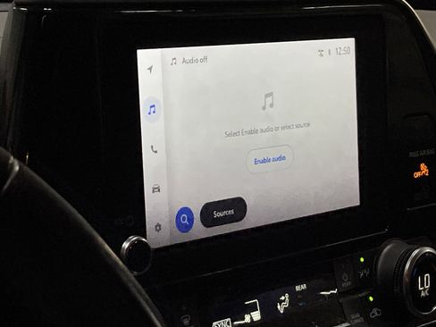 Used 2023 Toyota Highlander LE image 11