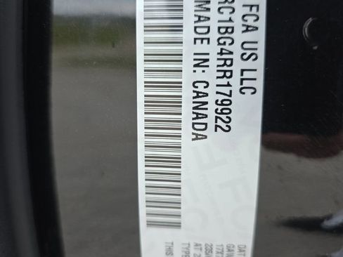 Used 2024 Chrysler Pacifica Touring-L FWD image 23