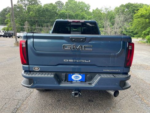 Used 2024 GMC Sierra 2500 Denali Ultimate AWD/4WD image 4