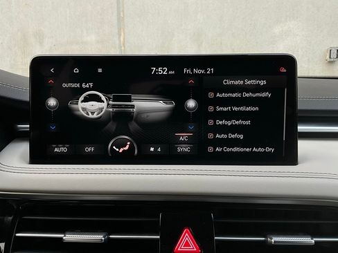 Used 2025 Genesis G70 2.5T image 31