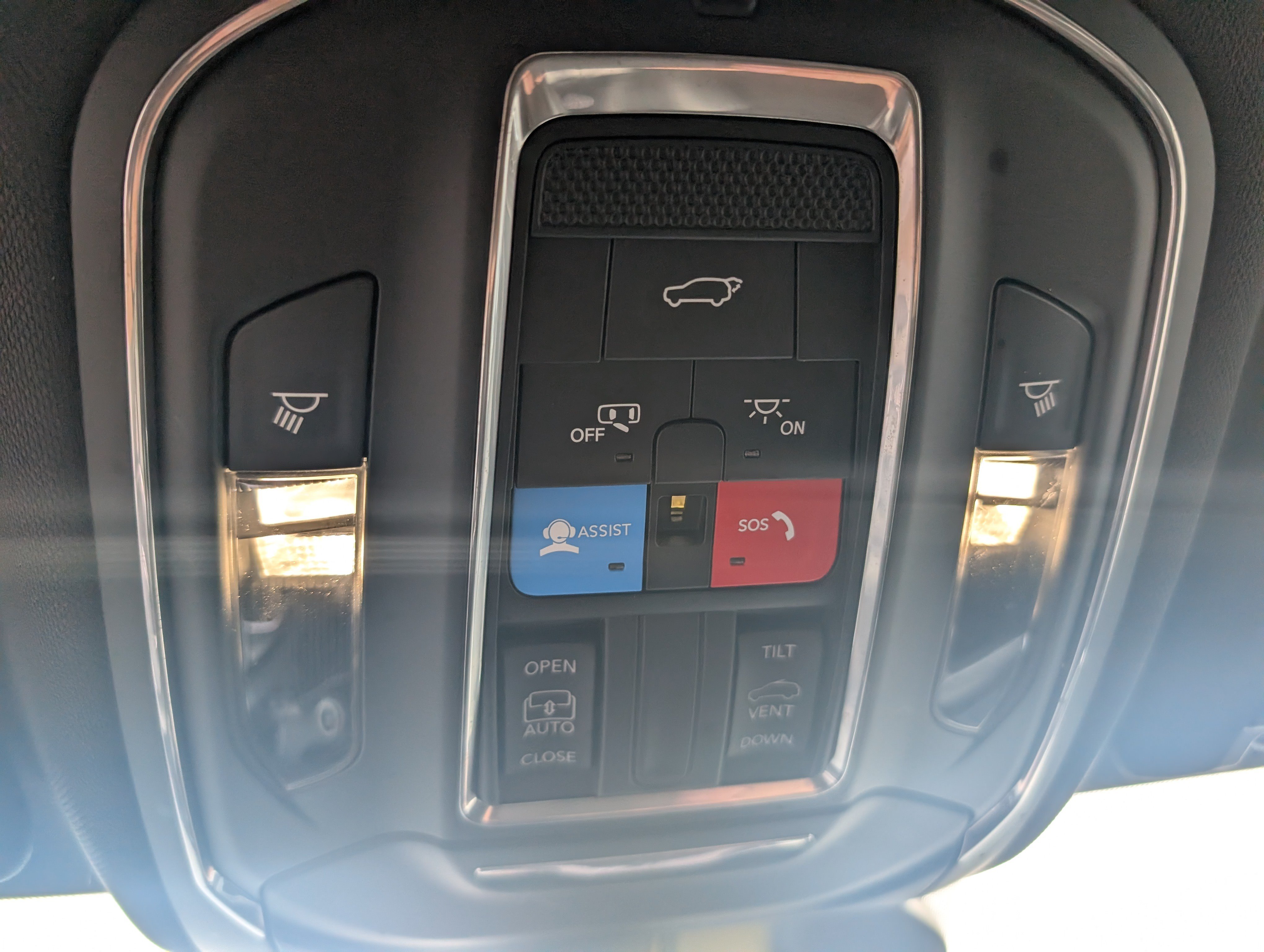 Used 2025 Jeep Grand Cherokee Altitude AWD/4WD image 24