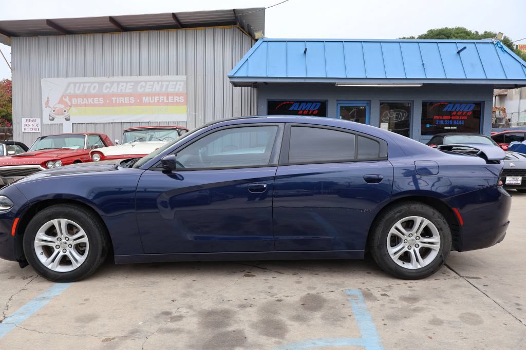 Used 2016 Dodge Charger SE RWD image 4