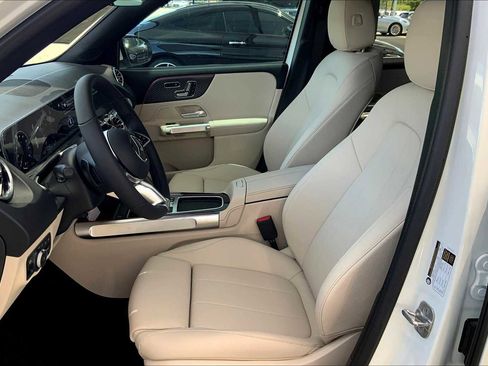 Used 2025 Mercedes-Benz GLB 250 image 17