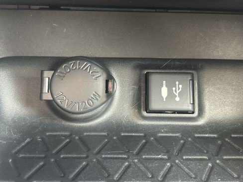 Used 2019 Toyota RAV4 LE AWD/4WD image 29