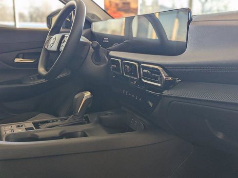 New 2026 Nissan Sentra SR w/ Floor Mat Package FWD image 18