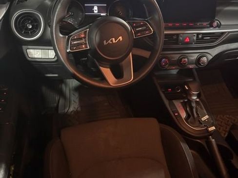 Used 2023 Kia Forte LXS w/ LXS Technology Package image 7