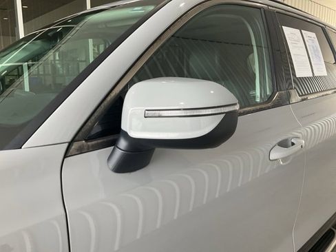 Used 2022 Kia Telluride EX w/ EX Premium Package image 3