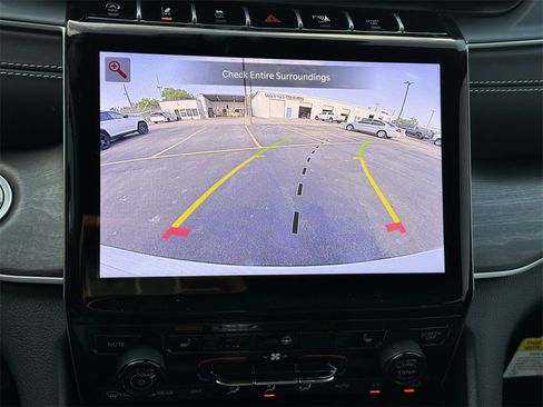 New 2024 Jeep Grand Cherokee Limited w/ Black Appearance Package image 20