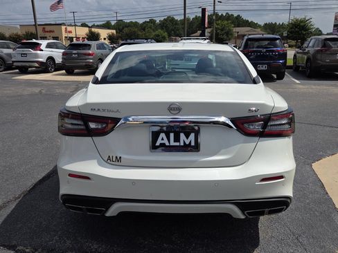 Used 2023 Nissan Maxima SV w/ Floor Mat Group FWD image 11