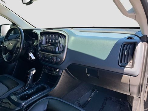 Used 2022 Chevrolet Colorado Z71 w/ Z71 Midnight Edition AWD/4WD image 26