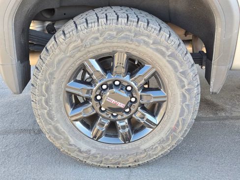 Used 2024 GMC Sierra 2500 AT4 w/ AT4 Premium Plus Package AWD/4WD image 3