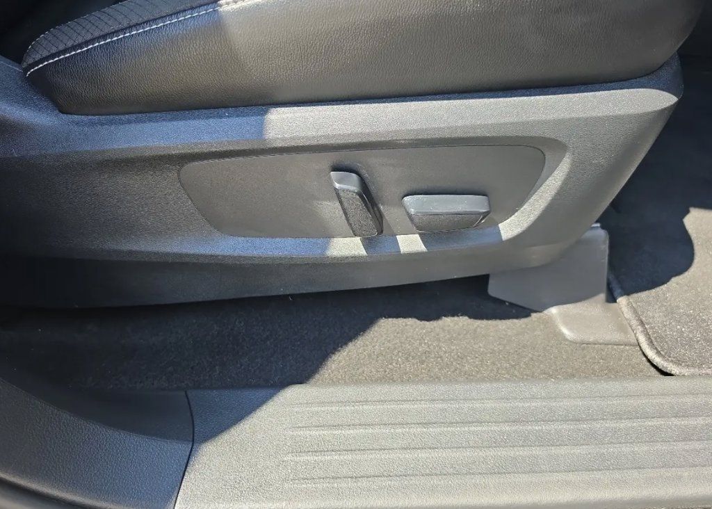 Used 2022 Nissan Pathfinder SL AWD/4WD image 15
