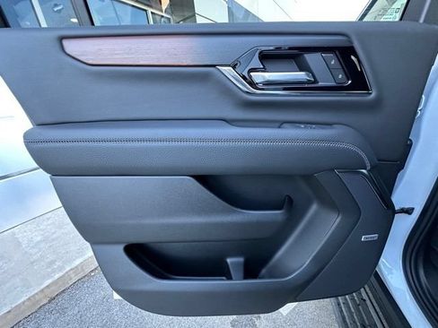 New 2026 GMC Yukon XL Denali w/ Sun & Power Step Package AWD/4WD image 24