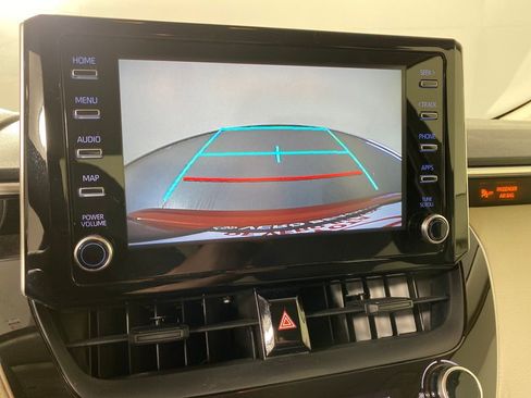 Used 2020 Toyota Corolla LE image 18