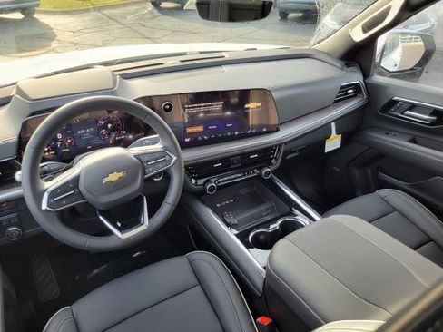 New 2026 Chevrolet Suburban Premier image 25