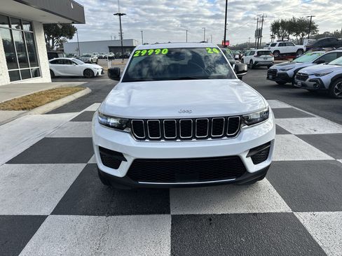 Used 2024 Jeep Grand Cherokee Laredo X image 2