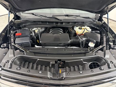 Used 2025 Chevrolet Suburban LS image 25