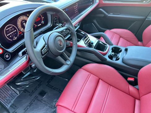 New 2026 Porsche Cayenne Turbo AWD/4WD image 4