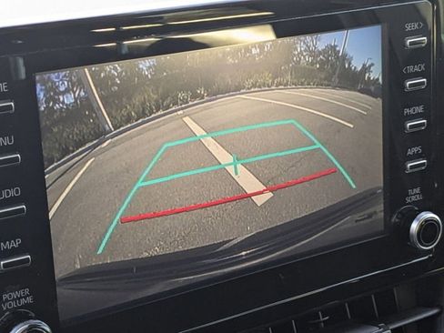 Used 2020 Toyota Corolla LE image 12