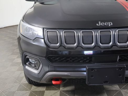 Used 2022 Jeep Compass Trailhawk AWD/4WD image 11
