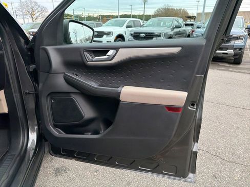 Certified 2020 Ford Escape SE image 22