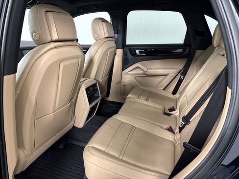 Certified 2021 Porsche Cayenne E-Hybrid AWD/4WD image 26